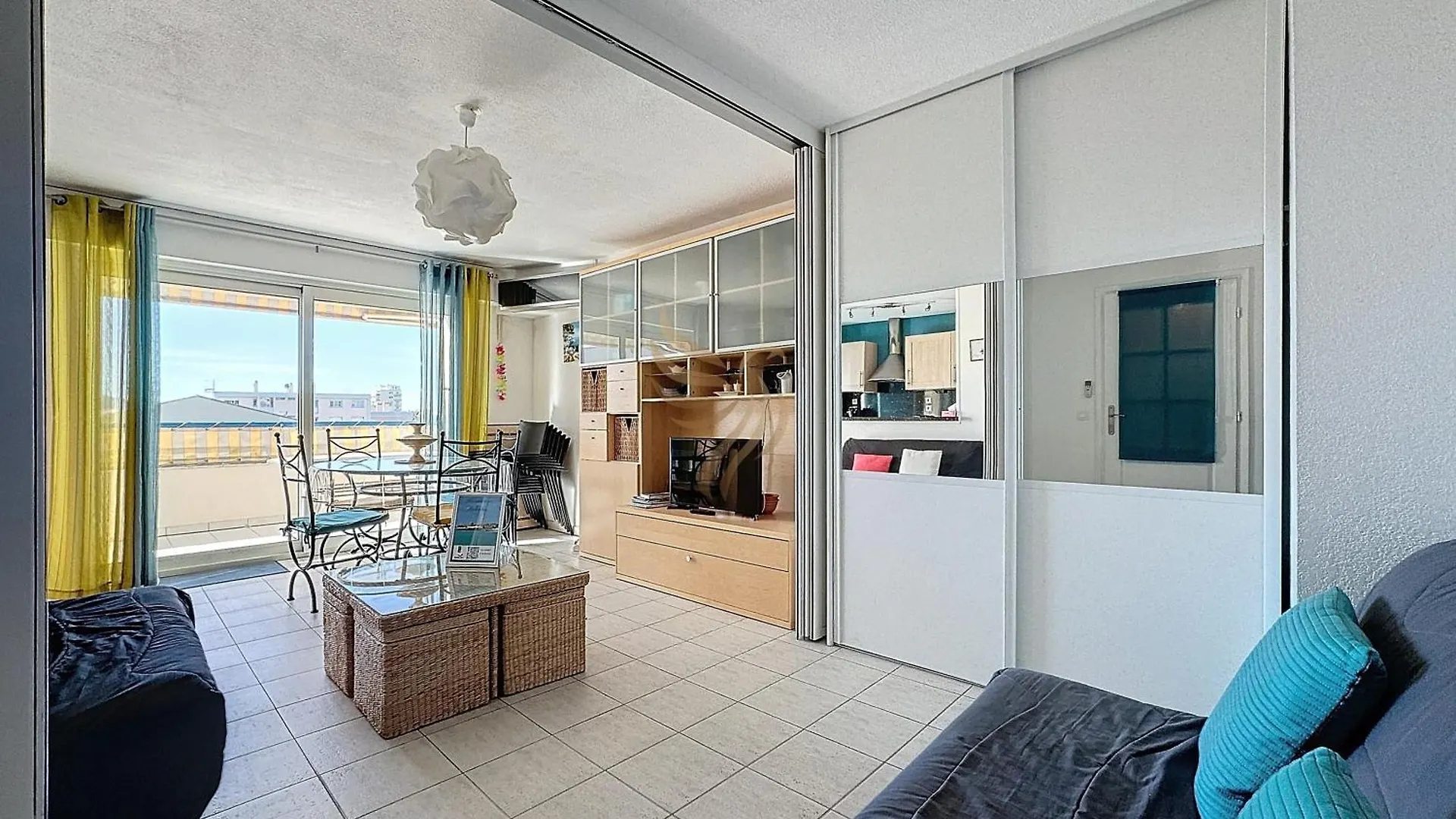 Apartment Appart 4 Pers - L'Echapee D'Ipanema, Classe 2 Etoiles - Terrasse, Garage, Piscine, 750 M Plage - Capitalchic Services Frejus