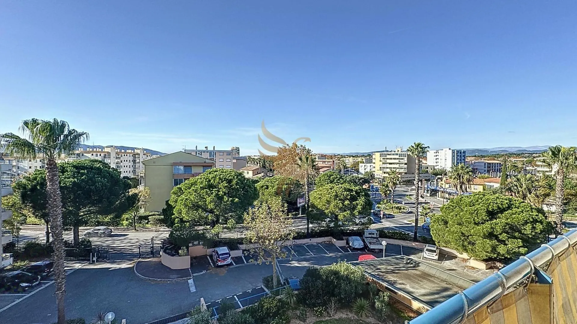 Apartment Appart 4 Pers - L'Echapee D'Ipanema, Classe 2 Etoiles - Terrasse, Garage, Piscine, 750 M Plage - Capitalchic Services Frejus