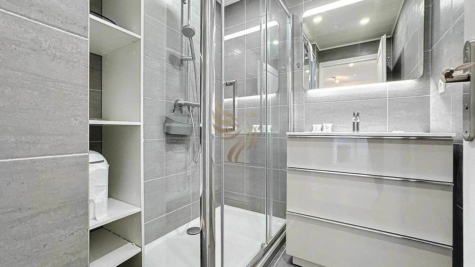 Appart 4 Pers - L'Echapee D'Ipanema, Classe 2 Etoiles - Terrasse, Garage, Piscine, 750 M Plage - Capitalchic Services Frejus Apartment
