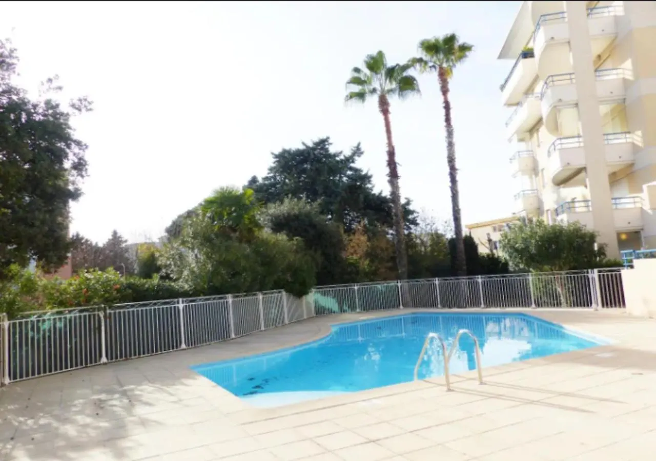 Appart 4 Pers - L'Echapee D'Ipanema, Classe 2 Etoiles - Terrasse, Garage, Piscine, 750 M Plage - Capitalchic Services Frejus